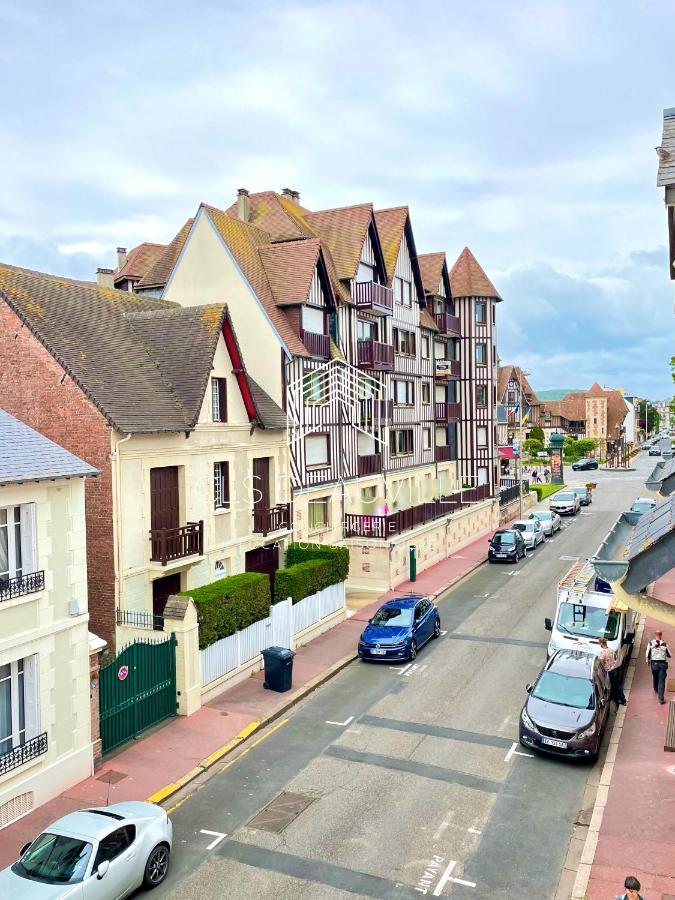 Appartement Coeur De Deauville Luaran gambar